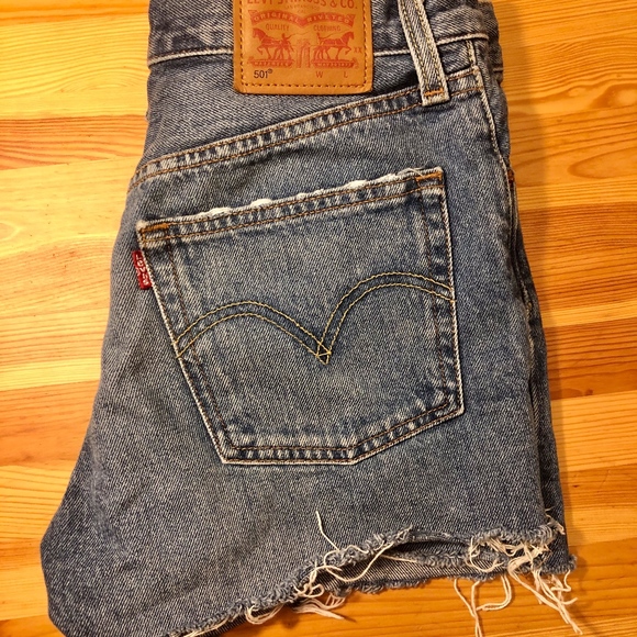 Levi 501 jean shorts - Picture 1 of 2